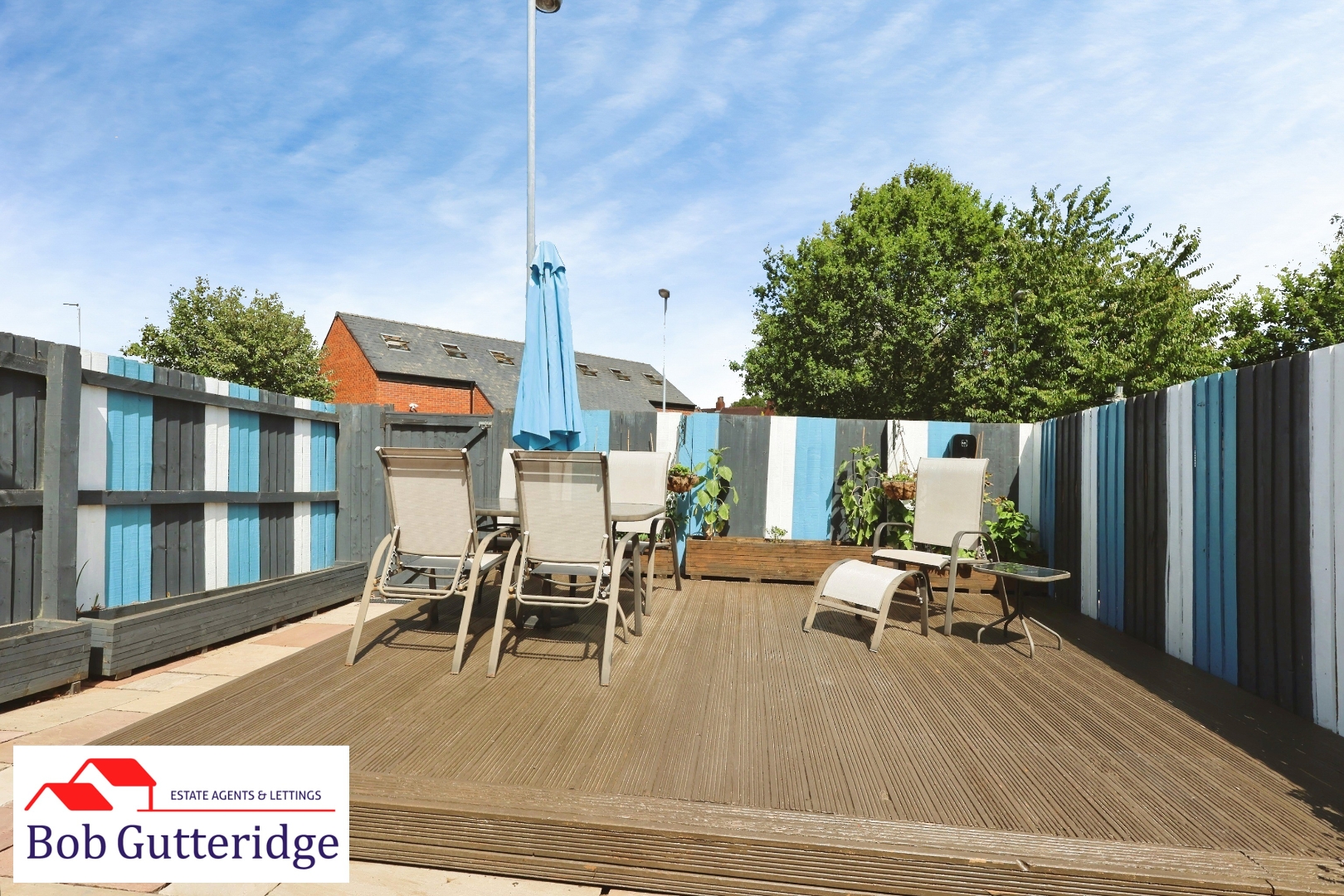 ENCLOSED REAR GARDEN